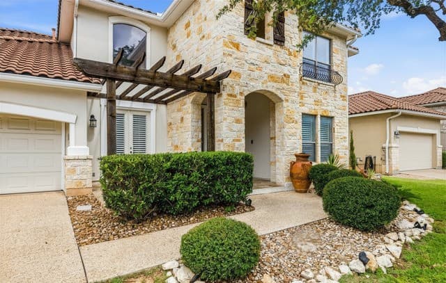 4-bedroom rental at 24503 Via Positano in San Antonio, TX — photo 2