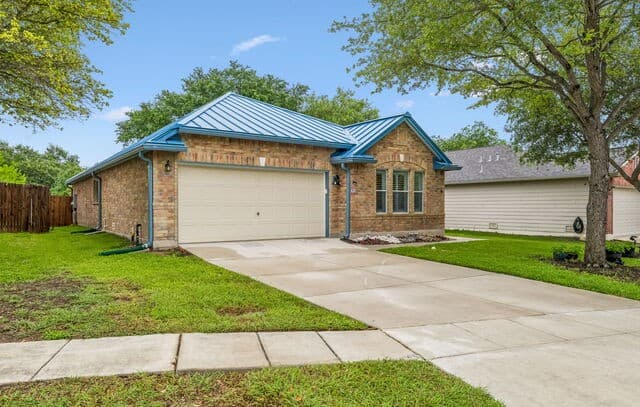 4-bedroom rental at 11228 Forest Pass Ct in Live Oak, TX — photo 2