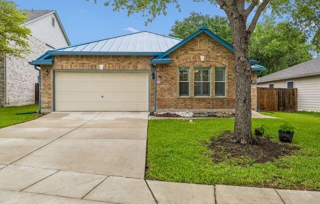 4-bedroom rental at 11228 Forest Pass Ct in Live Oak, TX — photo 3