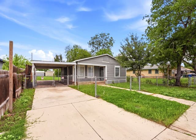 2-bedroom rental at 4838 Melvin Dr in San Antonio, TX — photo 2