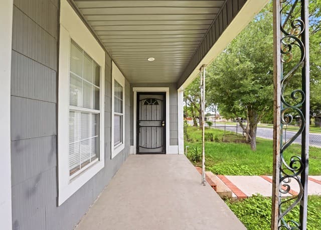 2-bedroom rental at 4838 Melvin Dr in San Antonio, TX — photo 3