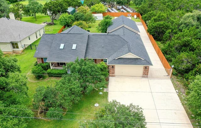 3-bedroom rental at 25811 Green River Dr in San Antonio, TX — photo 1