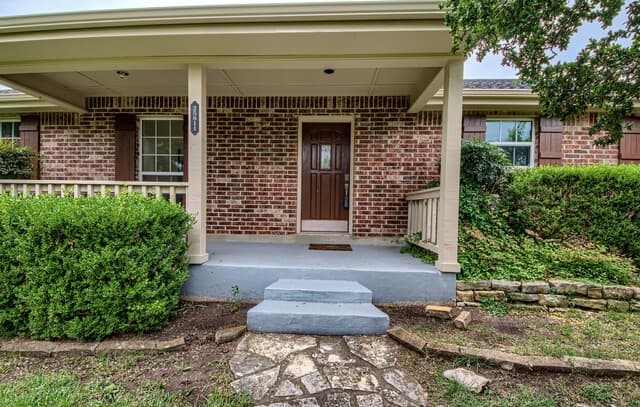 3-bedroom rental at 25811 Green River Dr in San Antonio, TX — photo 4