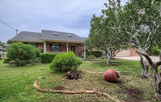 3-bedroom rental at 25811 Green River Dr in San Antonio, TX — photo 5