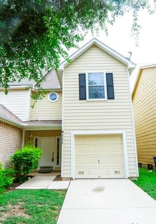 3-bedroom rental at 4111 St Charles Bay in San Antonio, TX — photo 1