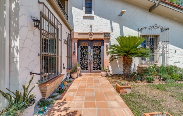 4-bedroom rental at 201 Chattington Ct in San Antonio, TX — photo 3