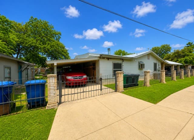4-bedroom rental at 402 Chipinque in San Antonio, TX — photo 5