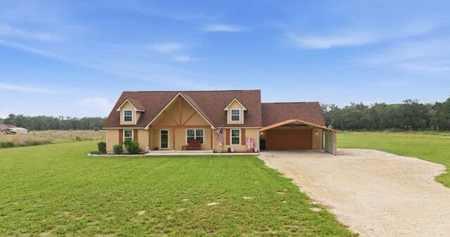 3-bedroom home for sale at 239 Colt Trl in Natalia TX