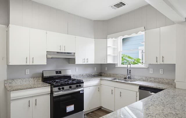 2-bedroom rental at 435 E Gerald Ave in San Antonio, TX — photo 1