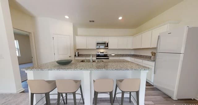 4-bedroom rental at 7270 King Bend in San Antonio, TX — photo 2