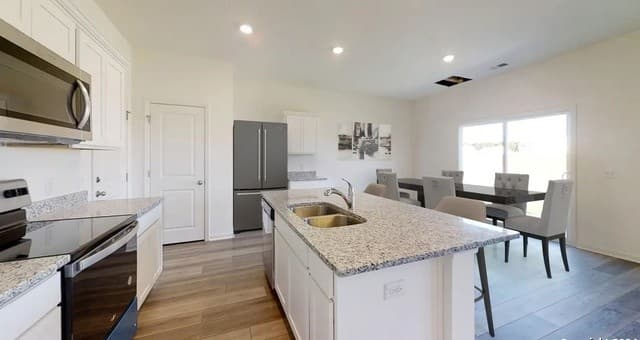 3-bedroom rental at 7734 Fox View in San Antonio, TX — photo 2