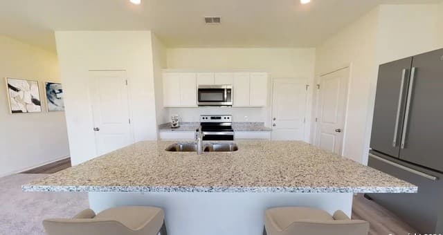 3-bedroom rental at 7734 Fox View in San Antonio, TX — photo 3
