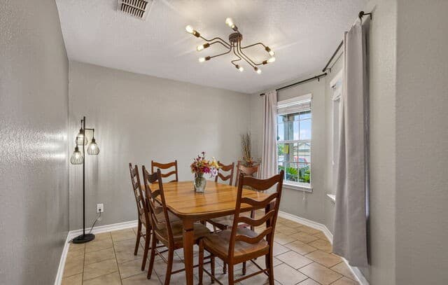 4-bedroom rental at 5514 Toledo Farm in San Antonio, TX — photo 4