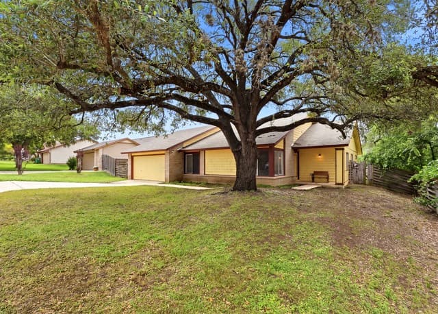 4-bedroom rental at 6104 Cloudy Ridge in San Antonio, TX — photo 2
