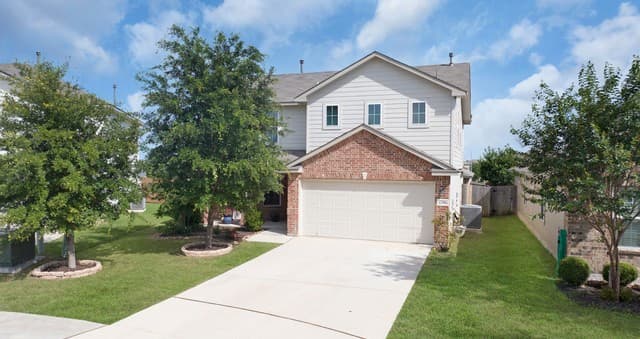 4-bedroom rental at 13306 Silky Rye in San Antonio, TX — photo 2