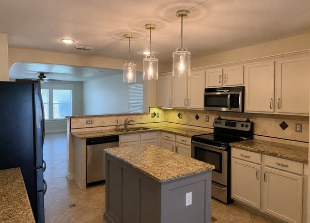 3-bedroom rental at 4023 Ashleaf Pecan in San Antonio, TX — photo 2