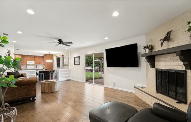 3-bedroom rental at 3881 Menger Dr in San Antonio, TX — photo 1
