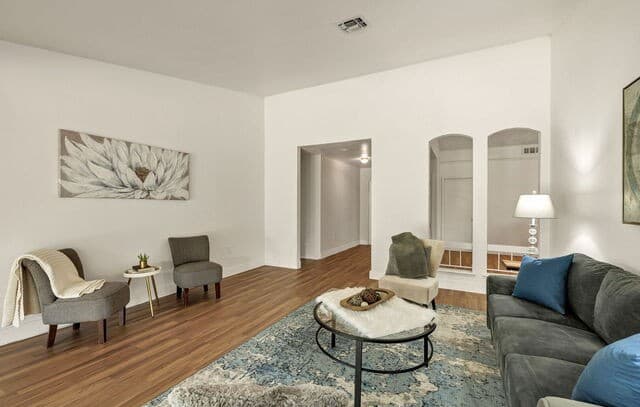 4-bedroom rental at 7637 Antique Oak St in Live Oak, TX — photo 2