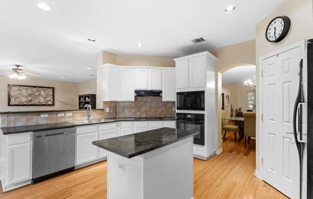 4-bedroom rental at 23622 Calico Chase in San Antonio, TX — photo 2