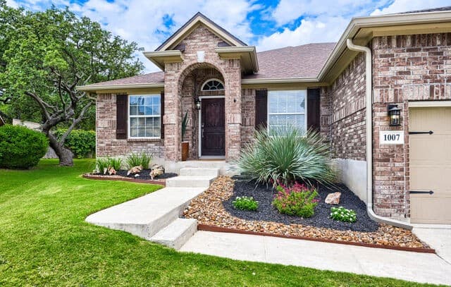 4-bedroom rental at 1007 Lariat Cove in San Antonio, TX — photo 3