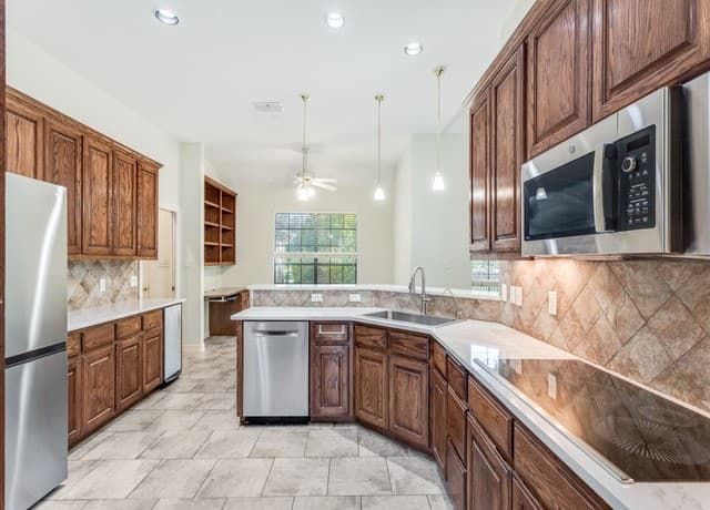 3-bedroom rental at 88 Sister Crk in Comfort, TX — photo 3