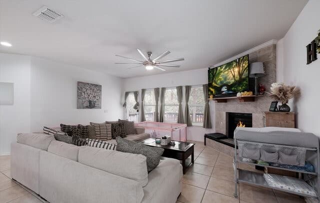 5-bedroom rental at 3331 Marlark Pass in San Antonio, TX — photo 4