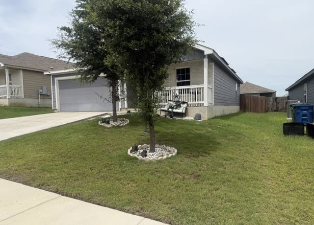 3-bedroom rental at 8318 Glasgow Dr in San Antonio, TX — photo 2