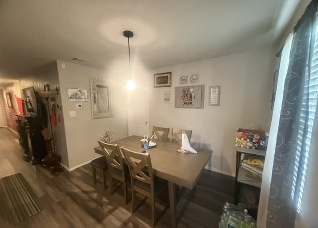 3-bedroom rental at 8318 Glasgow Dr in San Antonio, TX — photo 3
