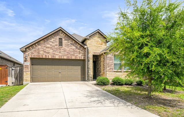 3-bedroom rental at 11926 Double Barrel in San Antonio, TX — photo 3