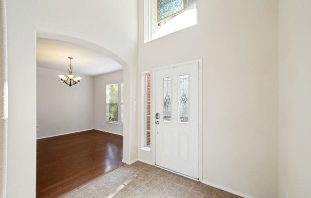 4-bedroom rental at 12027 Treewell Gln in San Antonio, TX — photo 4