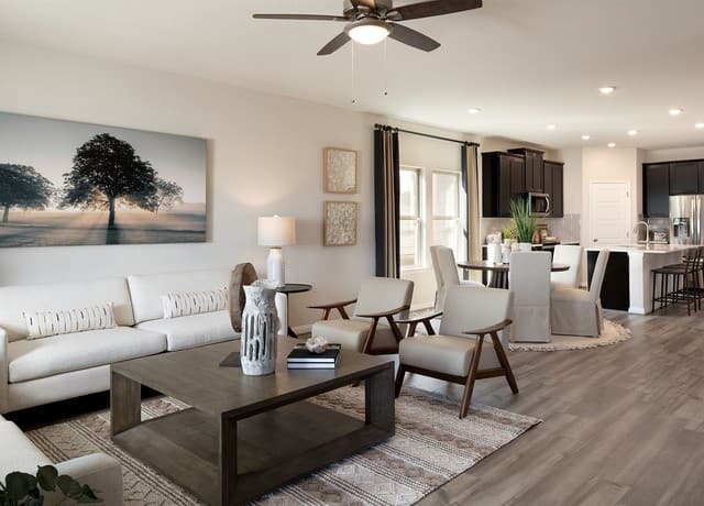 4-bedroom rental at 895 Shatterhand Blvd in San Antonio, TX — photo 5