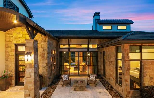 6-bedroom rental at 48 Oakland Hls in Boerne, TX — photo 2