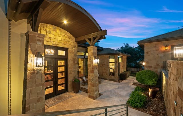 6-bedroom rental at 48 Oakland Hls in Boerne, TX — photo 3