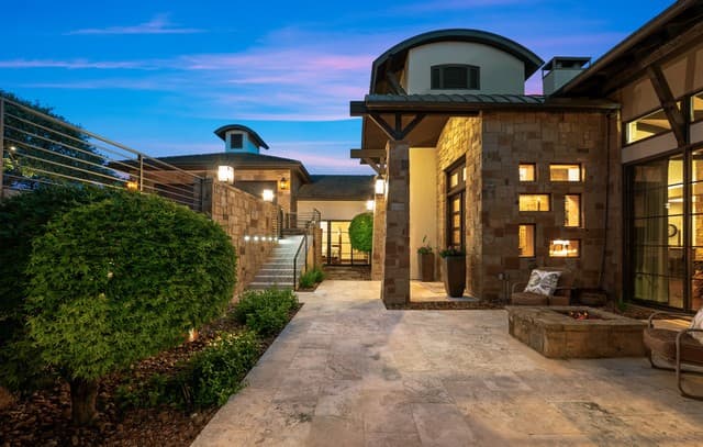 6-bedroom rental at 48 Oakland Hls in Boerne, TX — photo 4