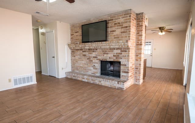 2-bedroom rental at 648 Fern Meadow Dr in Universal City, TX — photo 3