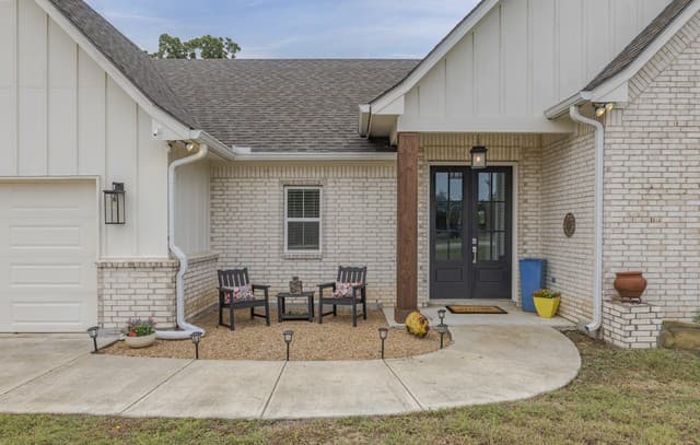 4-bedroom rental at 1516 Kings Ranch Rd in Bandera, TX — photo 4