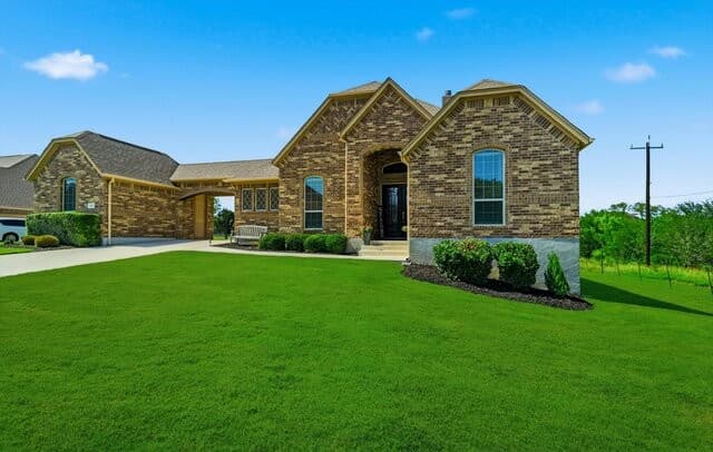 3-bedroom rental at 333 Cascade Trl in Castroville, TX — photo 3