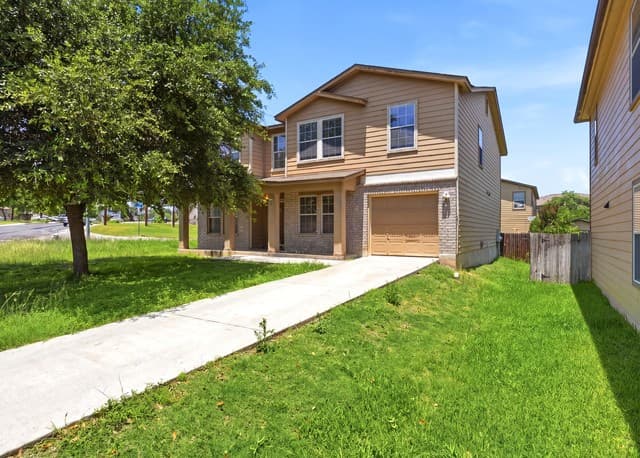 3-bedroom rental at 10010 Moongrove Pass in San Antonio, TX — photo 1