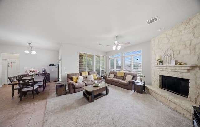 5-bedroom rental at 226 Impala Trce in San Antonio, TX — photo 1