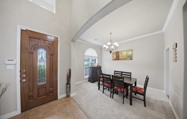 5-bedroom rental at 226 Impala Trce in San Antonio, TX — photo 3