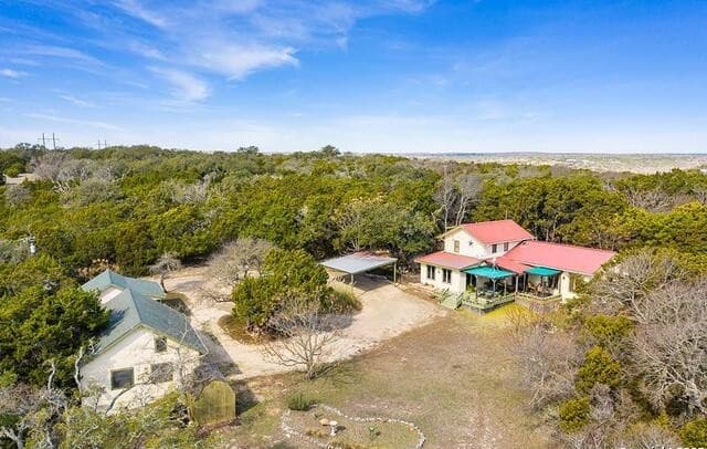 2-bedroom rental at 260 Chinaberry Lane in Fredericksburg, TX — photo 2
