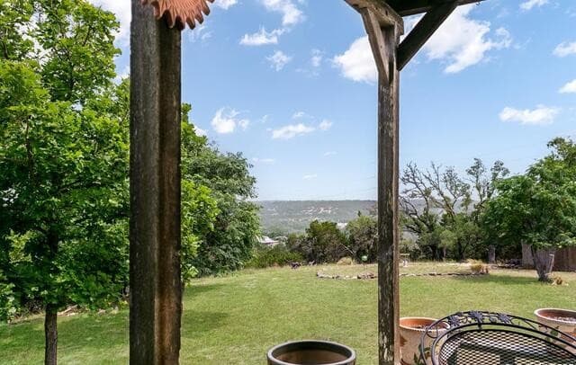 2-bedroom rental at 260 Chinaberry Lane in Fredericksburg, TX — photo 3