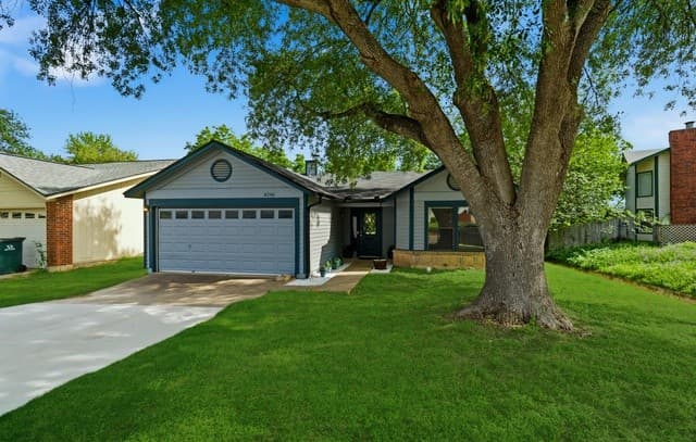 3-bedroom rental at 8790 Ridge Mile Dr in San Antonio, TX — photo 3