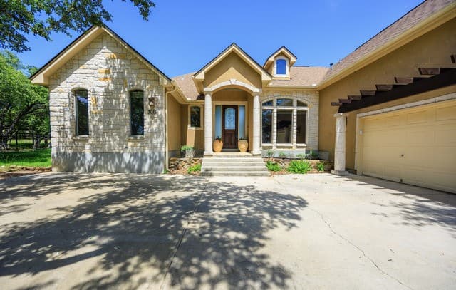 3-bedroom rental at 3015 River Way in Spring Branch, TX — photo 2