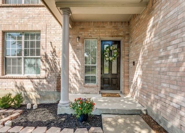 3-bedroom rental at 2402 Encino Cedros in San Antonio, TX — photo 2