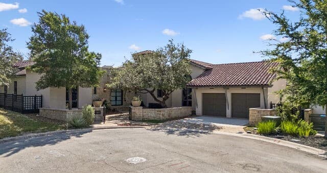 4-bedroom rental at 7102 Bluff Edge in San Antonio, TX — photo 2