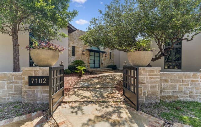 4-bedroom rental at 7102 Bluff Edge in San Antonio, TX — photo 5