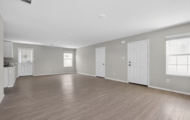 3-bedroom rental at 7251 Lincoln Trce in San Antonio, TX — photo 4