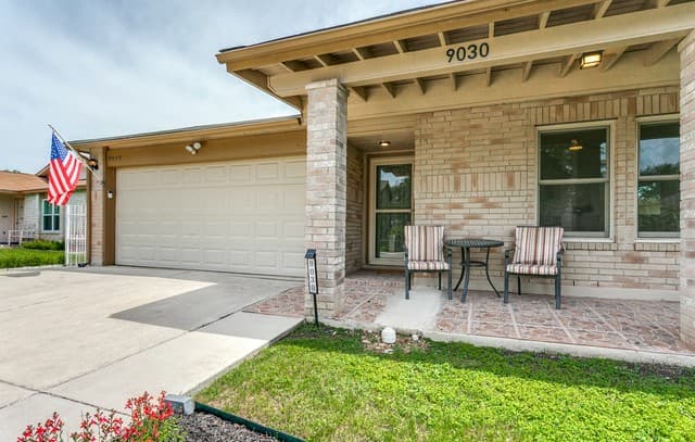 3-bedroom rental at 9030 Mansfield in San Antonio, TX — photo 2
