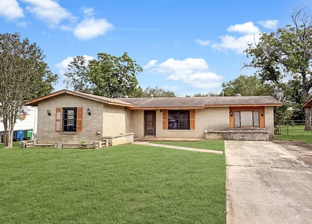 4-bedroom rental at 526 Wimberly Blvd in San Antonio, TX — photo 1